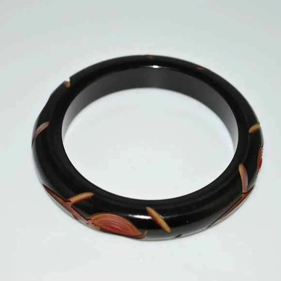 Carved Bakelite Bracelet - Picture 3 of 6